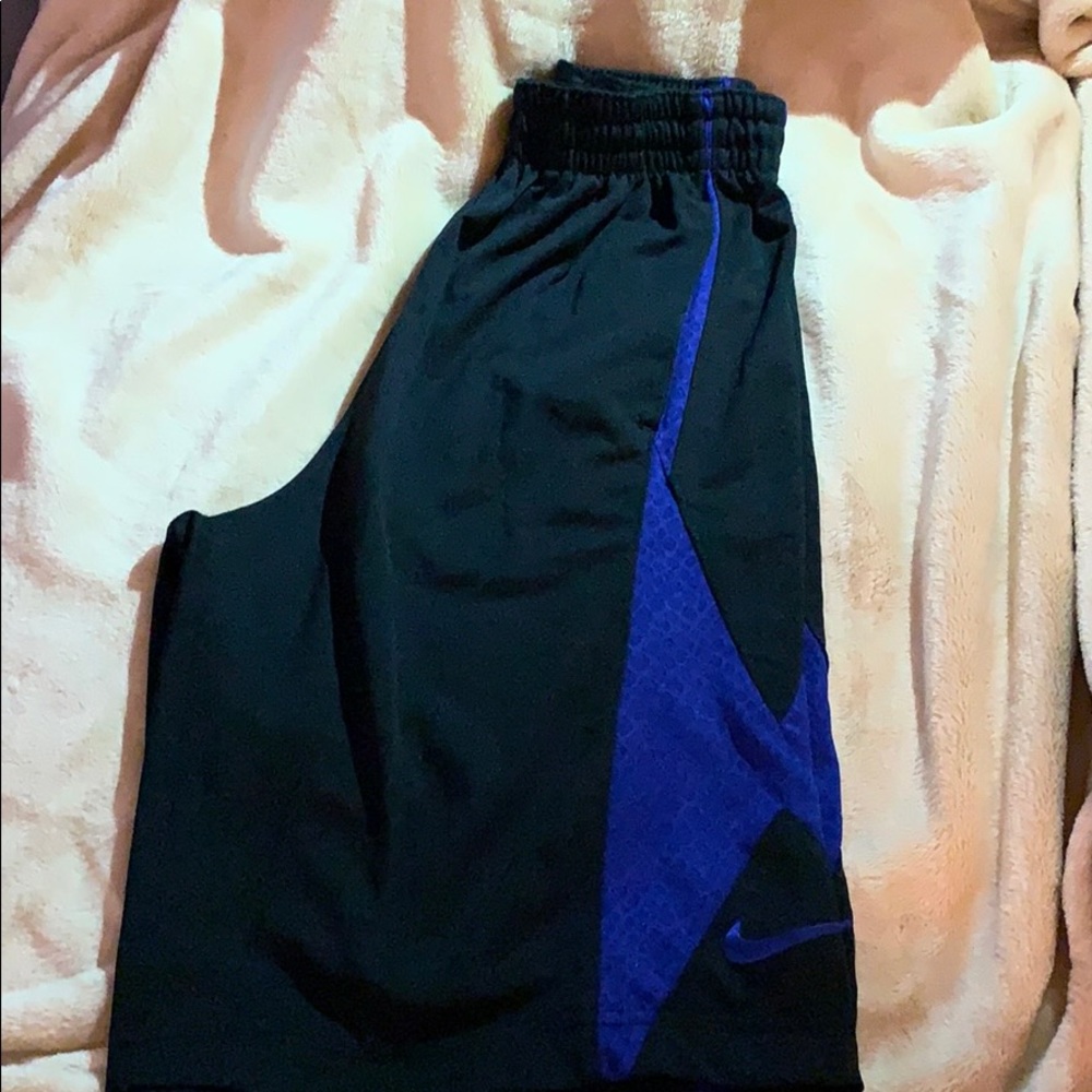 Black nike basketball shorts (Kobe)